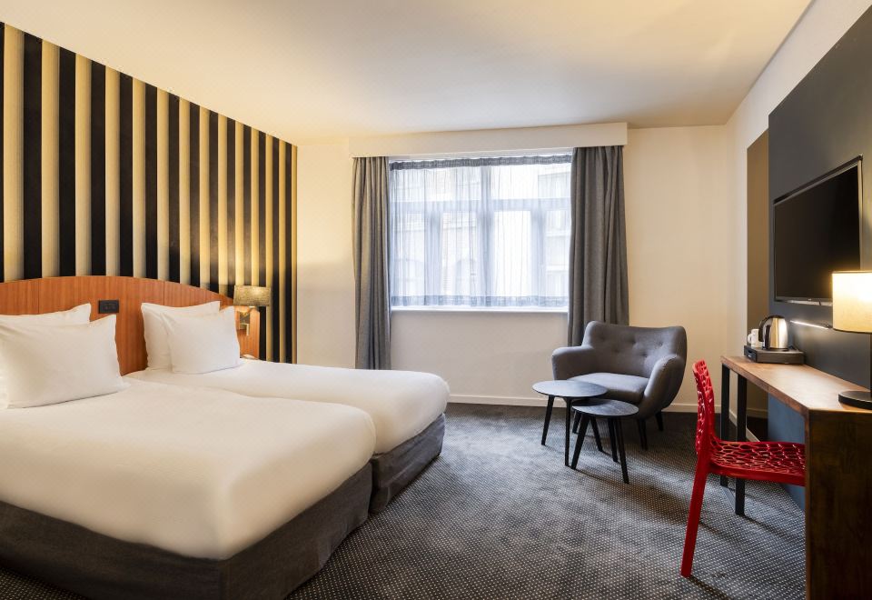 Aris Grand Place Hotel